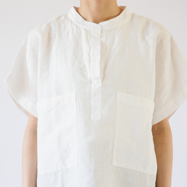 バンドカラーでV字スリット バンドカラーでV字スリット