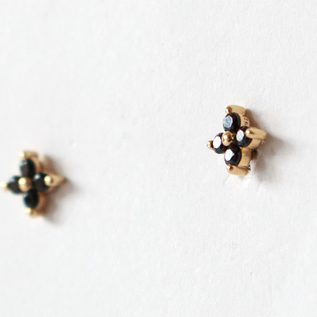 キャッチレスピアス AMITY(Bloom Onyx Gold) キャッチレスピアス AMITY(Bloom Onyx Gold)
