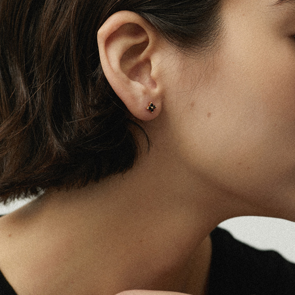 キャッチレスピアス AMITY(Bloom Onyx Gold)