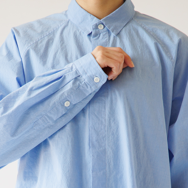 袖口のカフも短く捲り上げても様になりやすい