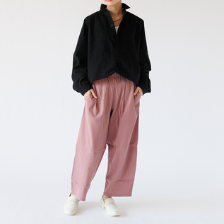 裾をタックインしてブルゾンのように着用 BK-L(身長160cm) 裾をタックインしてブルゾンのように着用 BK-L(身長160cm)