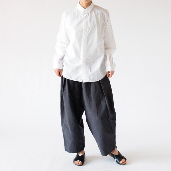 夏の冷房対策にもいいシャツです