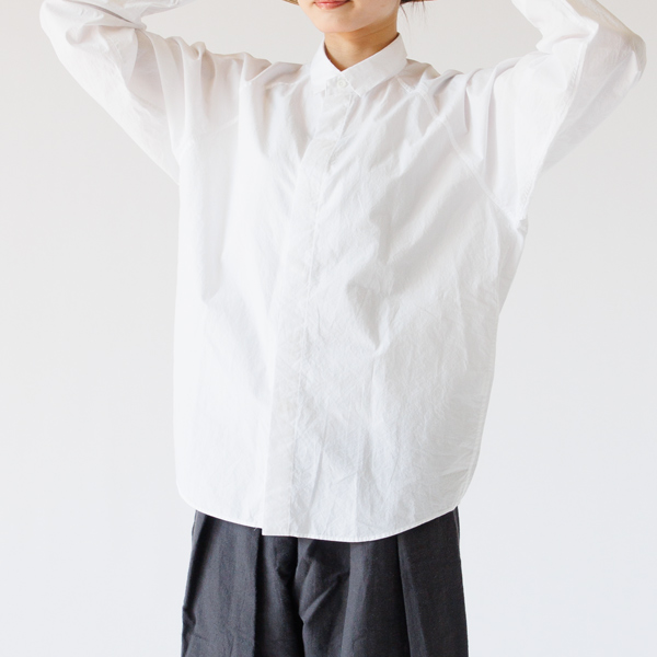 肩幅、肩周りの体型は自然にカバー