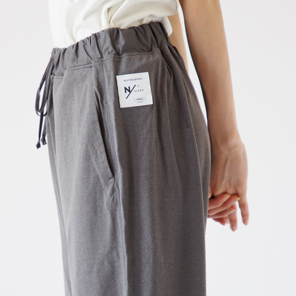 肌離れがよく、ドライ感があります 肌離れがよく、ドライ感があります