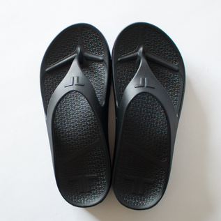 リカバリーサンダル W-FLIP SHARK BLACK／TELIC（テリック）｜愛着を