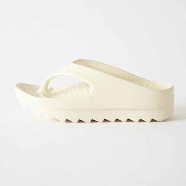 雲の上を歩いているかのような心地よさが人気のW-CLOUDソール 雲の上を歩いているかのような心地よさが人気のW-CLOUDソール