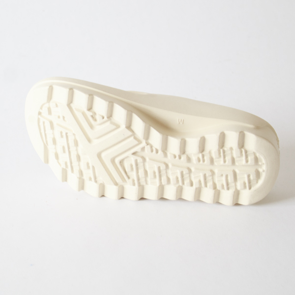 長時間の歩行でも疲れにくく、日常使いにも取り入れやすい一足です 長時間の歩行でも疲れにくく、日常使いにも取り入れやすい一足です