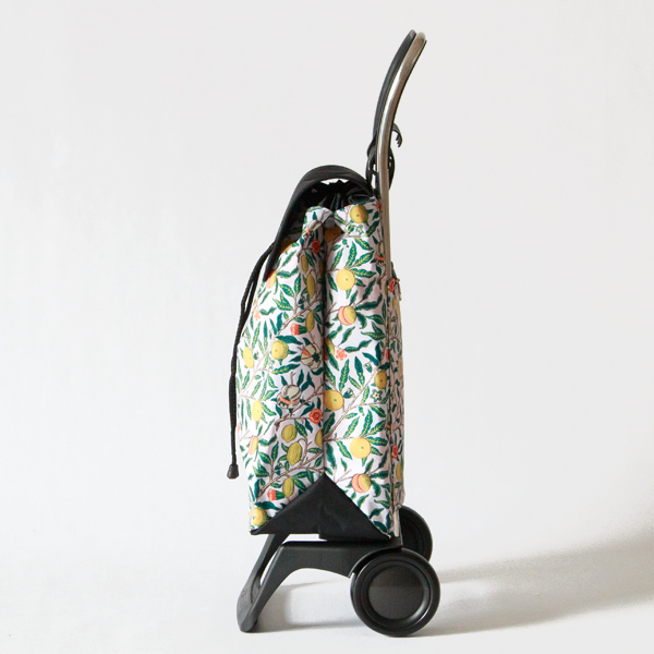 2Lペットボトルが6本入るたっぷりなマチ