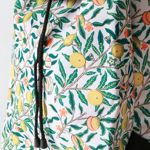 Pomegranate（ポメグラネイト）：ウィリアム・モリス初期のデザイン。自然の豊かさを感じさせます