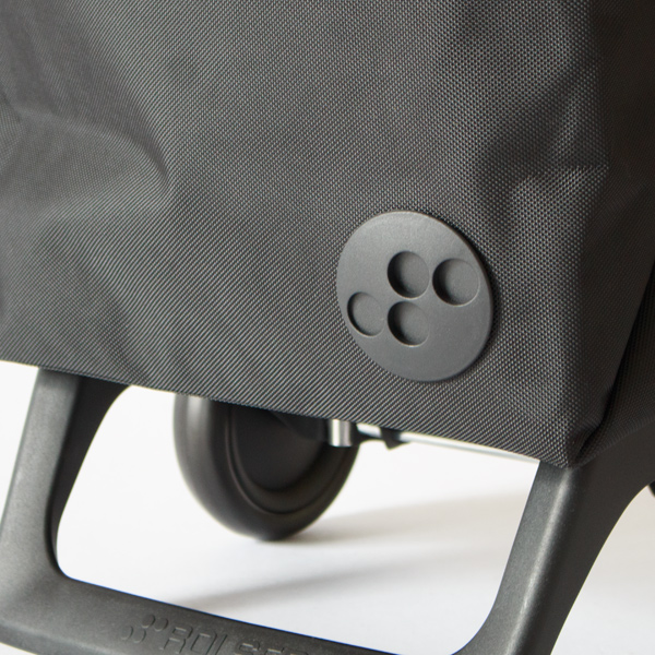 カラーによって右下にデザインでボタンがついています(画像はBLACK)