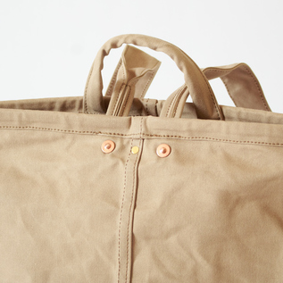補強としてヴィンテージデニムに使われるような手打ちの打ち抜きリベットを使用(KHAKI) 補強としてヴィンテージデニムに使われるような手打ちの打ち抜きリベットを使用(KHAKI)