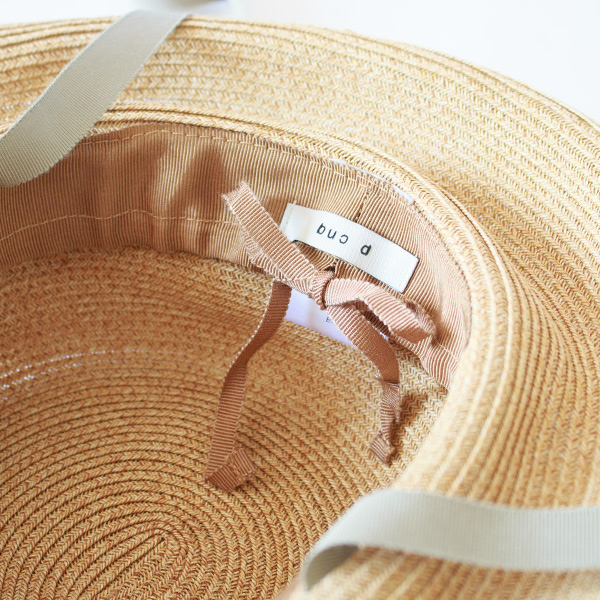 内側の紐アジャスターでサイズ調節可能