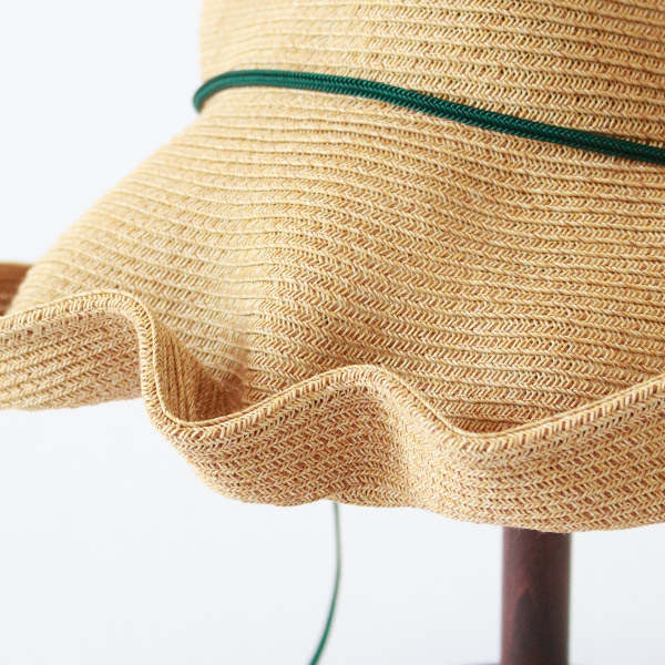 ツバの形が変えられます