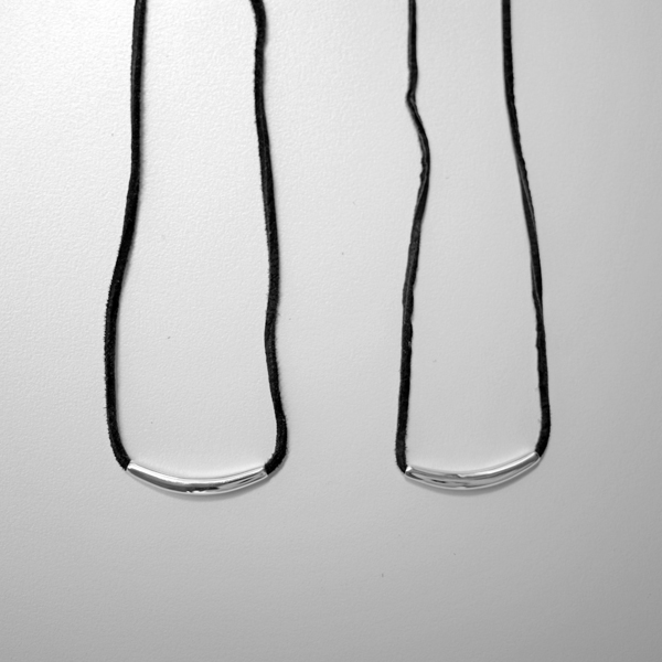 左：BLACK、右BROWN