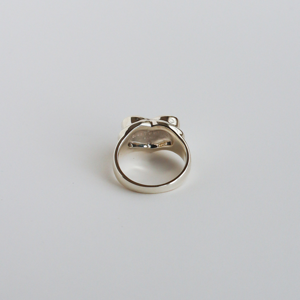 ハンドカービングで着け心地の良さ抜群