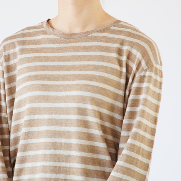 程よいあき具合の首回り(身長160cm・BEIGE)