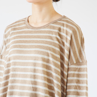 ゆったりとしたドロップショルダー(身長160cm・BEIGE)