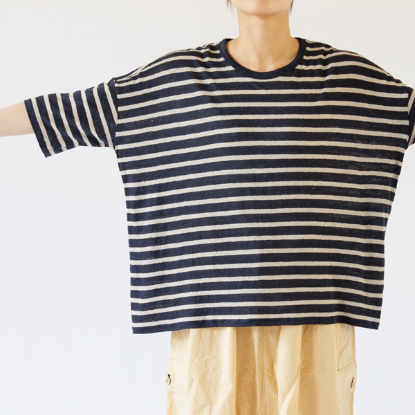 ゆったりとした身頃(身長160cm・NAVY)