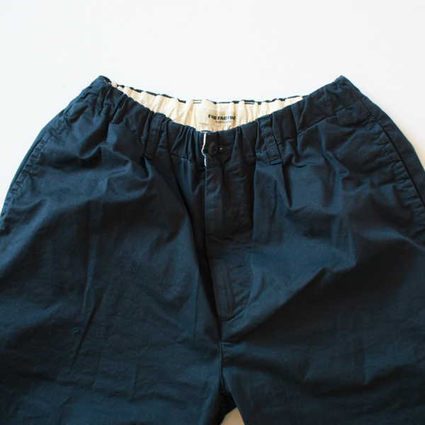 ウエストはゴム+ドローコードで調整可能(NAVY)