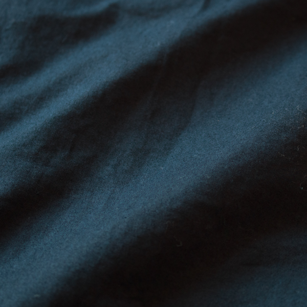 適度な厚みを持ちながらも伸縮性があります(NAVY)