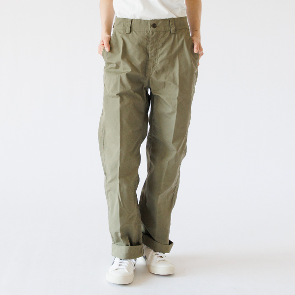 裾のゴムでシルエットが変えられます