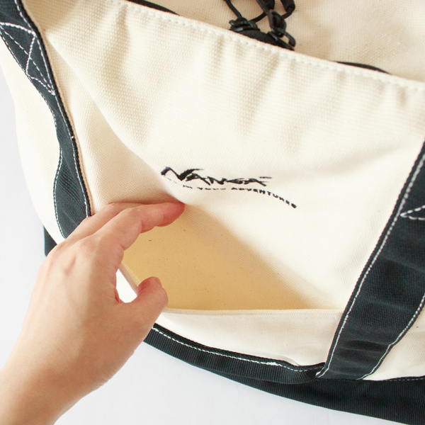 大きなフロントポケット 大きなフロントポケット