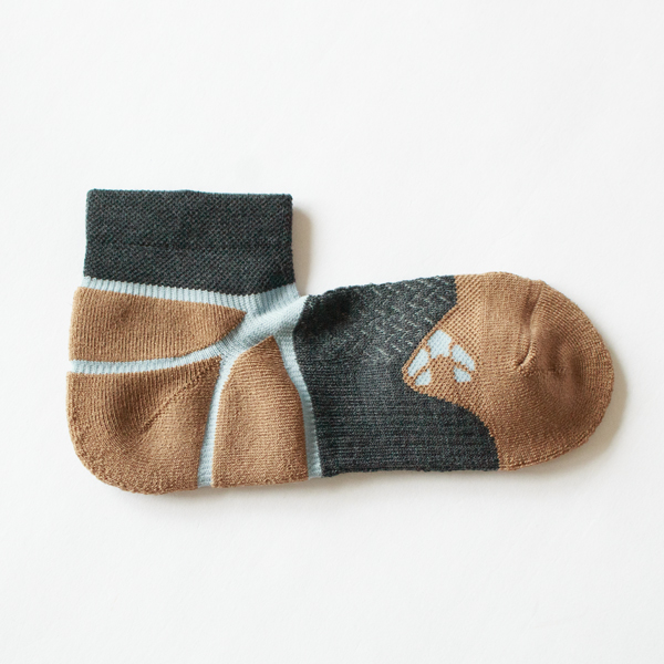  Active Thoreau Cushion ソックス(D.チャコール)