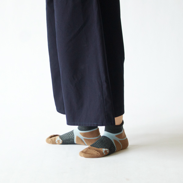  Active Thoreau Cushion ソックス(D.チャコール)