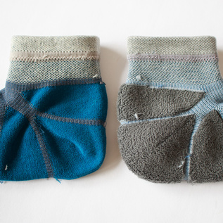 左:Active Thoreau Lite ソックス(裏地パイルなし)、右:Active Thoreau Cushion ソックス(裏地パイルあり) 左:Active Thoreau Lite ソックス(裏地パイルなし)、右:Active Thoreau Cushion ソックス(裏地パイルあり)