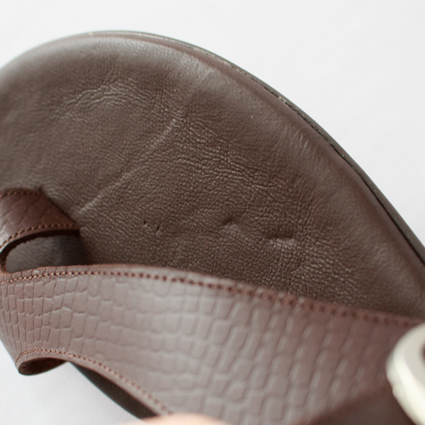 天然素材のため小傷が見られる場合がございますが、良品の範囲内としてお考えください