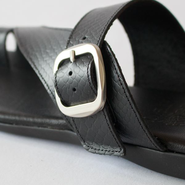 足の甲のサイズに合わせて(NEGRO)