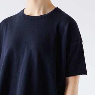 程よい落ち感(身長163cm・NAVY)