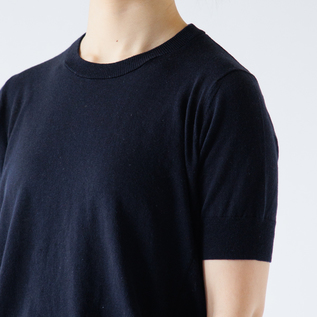 シンプルなデザイン(身長163cm・NAVY)