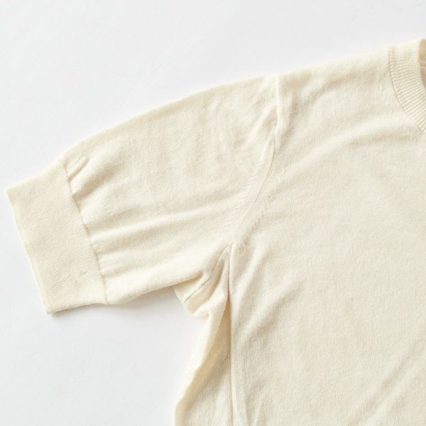 袖口はリブ仕様(WHITE)