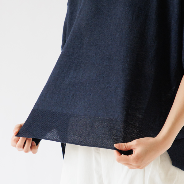 伸びの良いニット素材(身長163cm・NB.NAVY)