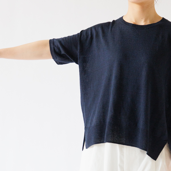 ゆとりのある身幅(身長163cm・NB.NAVY)