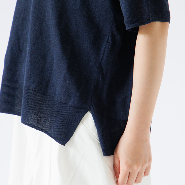 スリットがデザインポイントに(身長163cm・NB.NAVY)