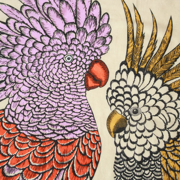 繊細に描かれた羽の表現と、鮮やかな色使いが印象的 繊細に描かれた羽の表現と、鮮やかな色使いが印象的