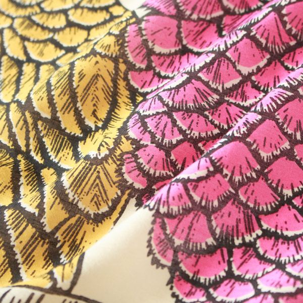 繊細に描かれた羽の表現と、鮮やかな色使いが印象的 繊細に描かれた羽の表現と、鮮やかな色使いが印象的