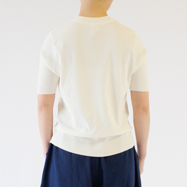 肩の縫い目を少し後ろにずらして綺麗に見える工夫