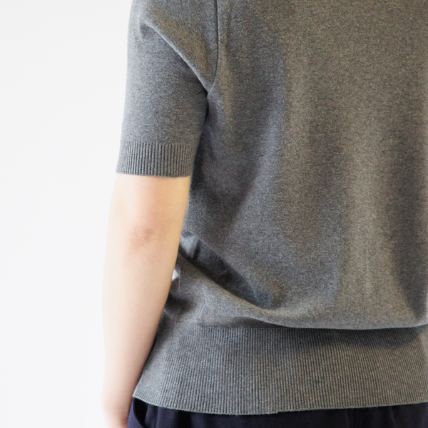 一枚でも様になるバランス