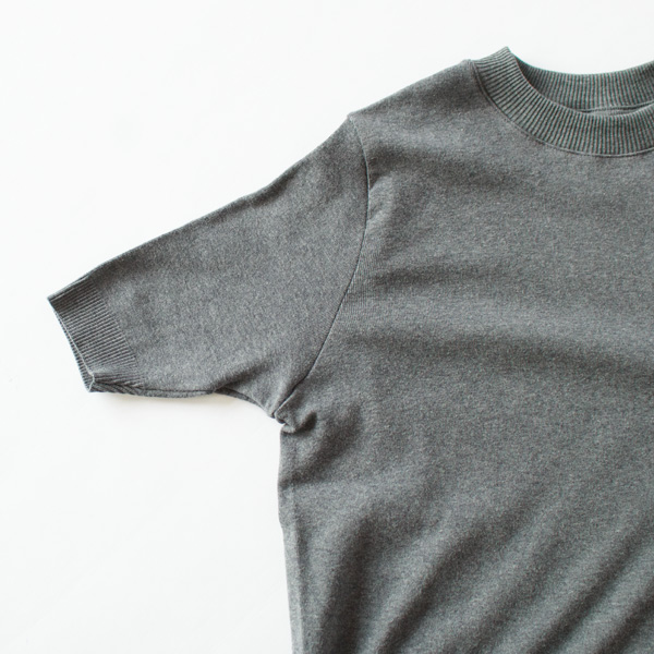 肩の縫い目を後ろにずらした工夫は見た目が綺麗に