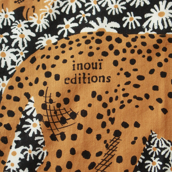 さりげないブランドロゴも