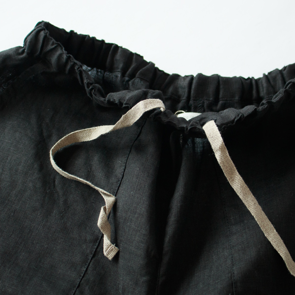 ウエストは調節可能