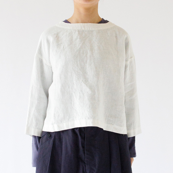 プルオーバーとして（ホワイト、身長：163cm）