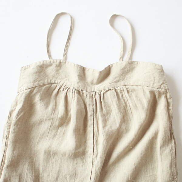 ギャザーの入った前身頃