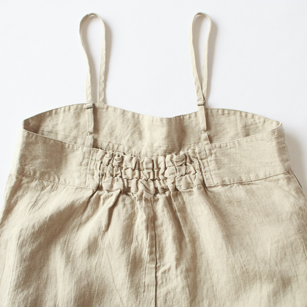 背面はゴム入りなので身体に自然とフィットします