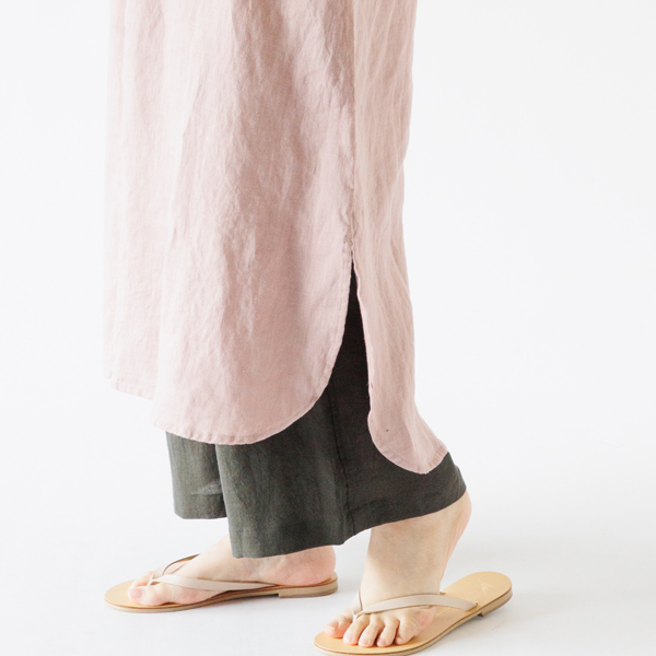 パンツとレイヤードもおすすめ