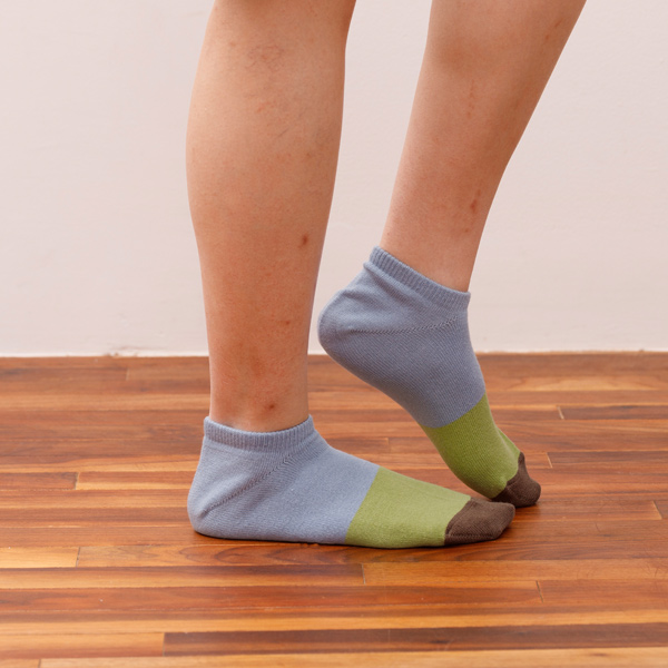 コットンリネン・スニーカー　レディースソックス(サックス×リーフグリーン)