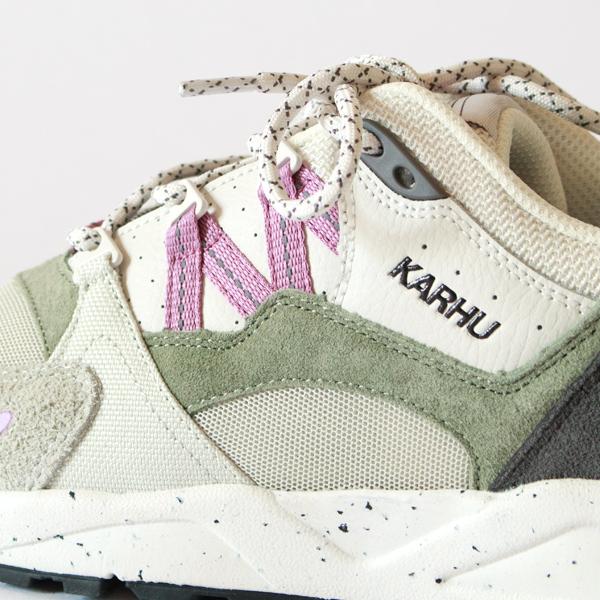 メランジ模様のミッドソール